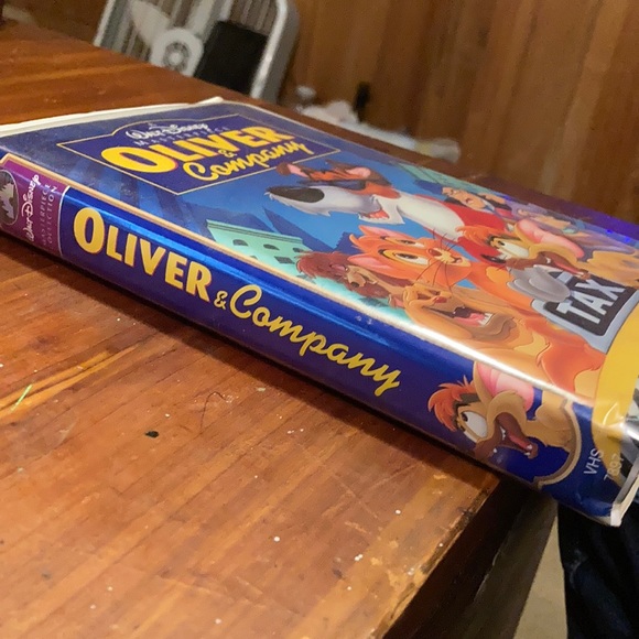 Oliver and Company VHS Walt Disney Masterpiece - Picture 2 of 5